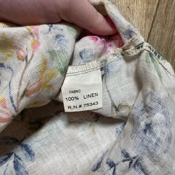 Via Signoria linen top with vibrant floral print pattern - Picture 9 of 10